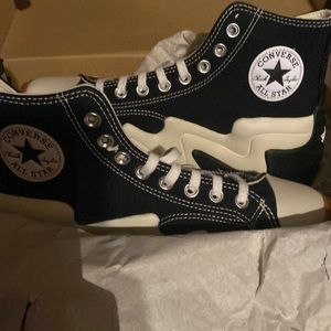 BRAND NEW IN BOX **FLAWLESS**